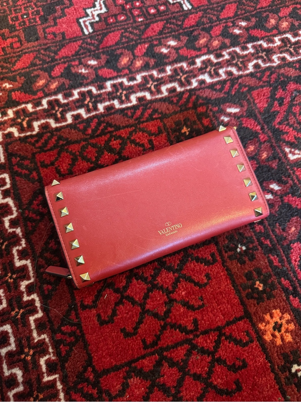 Valentino Garavani Red Rockstud Zip Wallet - Picture 7 of 8